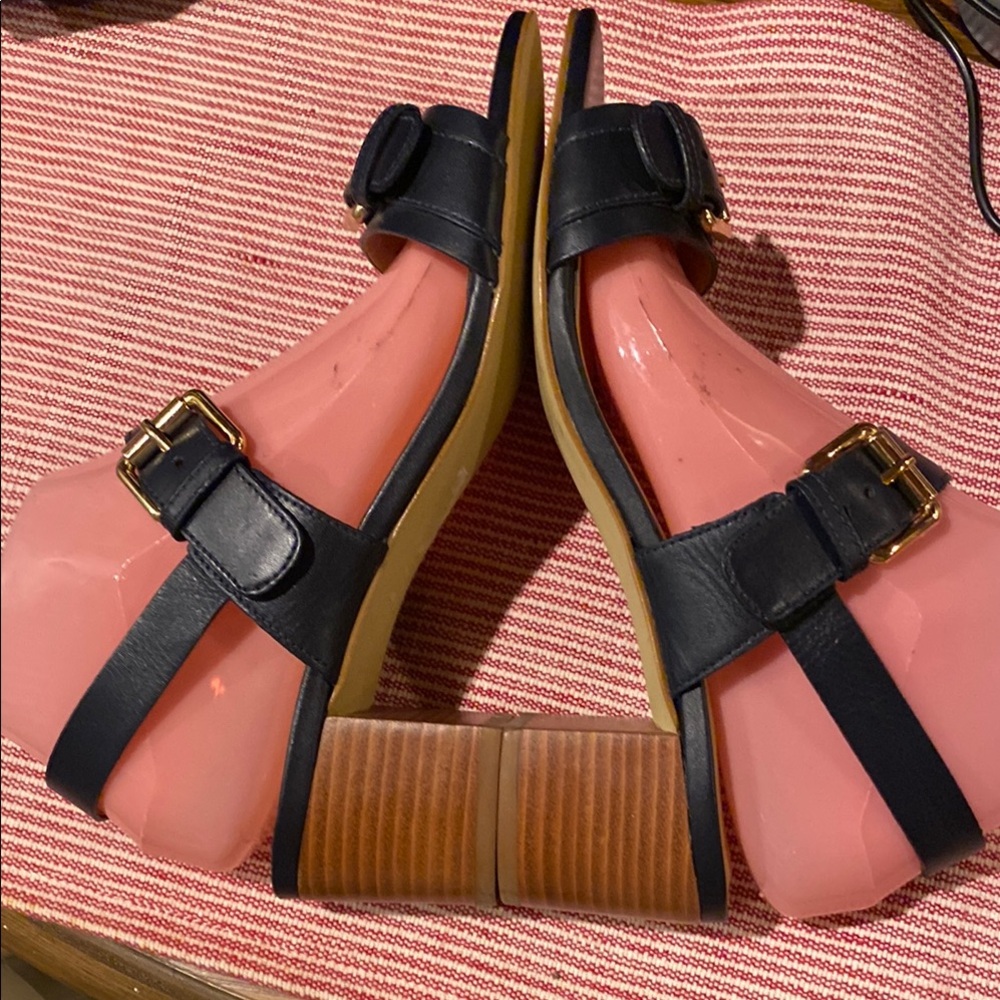 Talbots Black and Gold Sandals with Elegant Straps size 8
562 - Picture 5 of 10